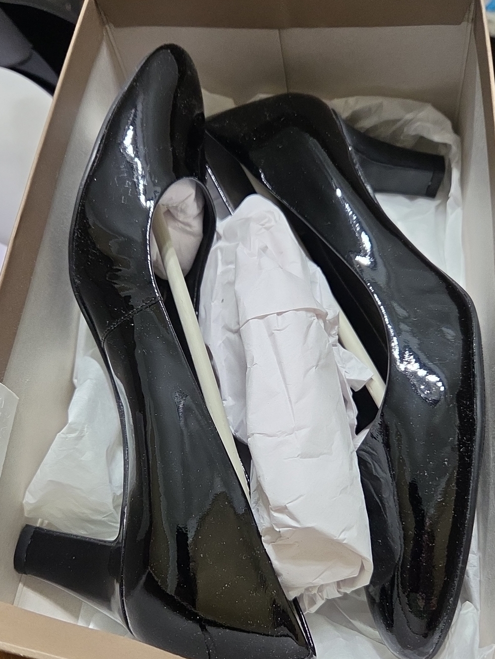 Easy Spirit Black Patent Leather Pumps